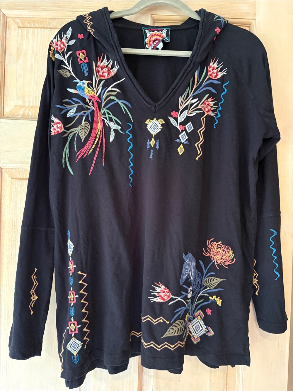 Johnny Was Embroidered Watipaso Beach Black Hooded V-Neck Top L